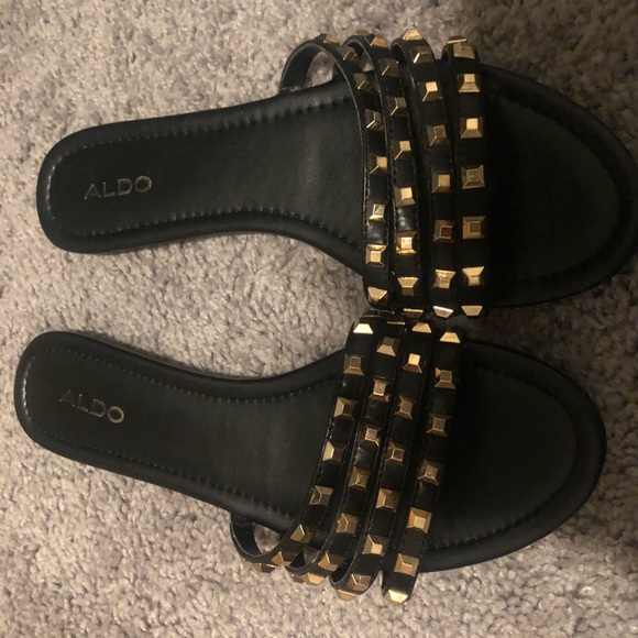 Sandals - Picture 1 of 4
